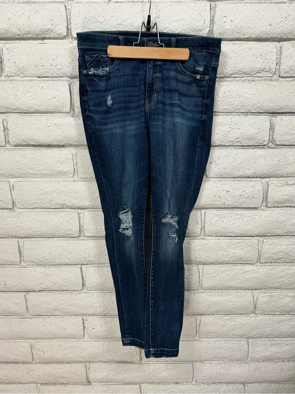 Buckle Black Skinny Jeans Womens 10/30 Distressed‎ Stretch Denim